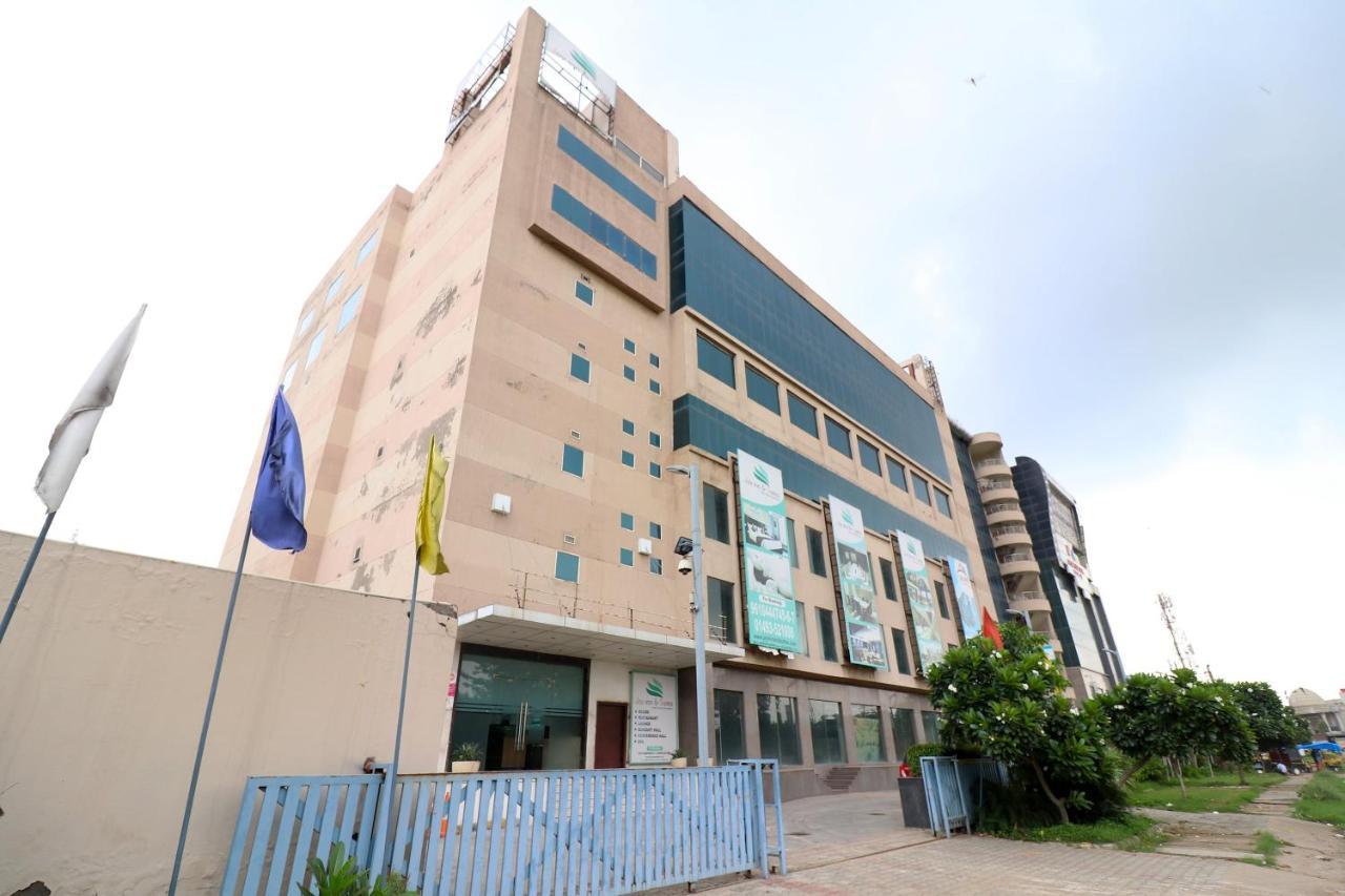 Capital O 19296 Joy Inn & Suites Bhiwadi Luaran gambar
