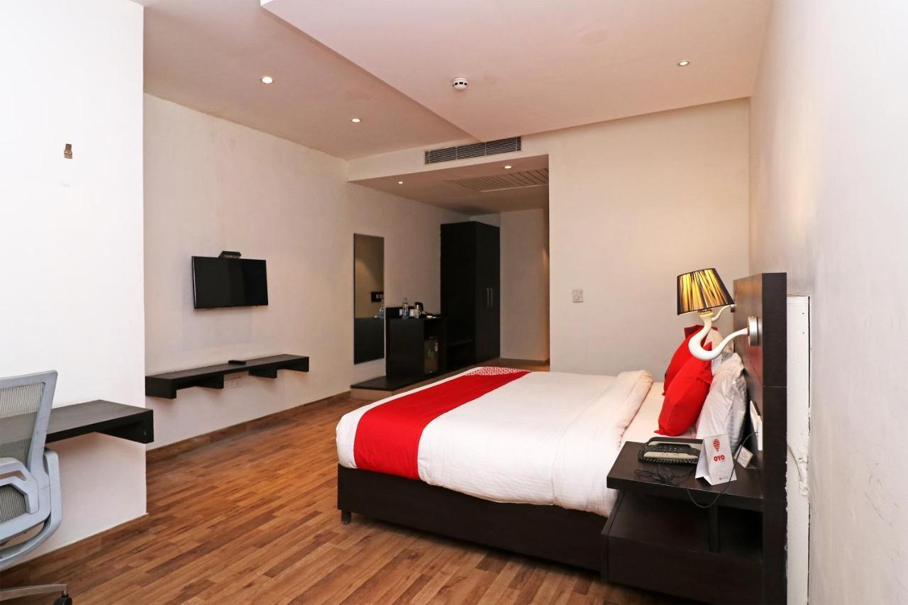 Capital O 19296 Joy Inn & Suites Bhiwadi Luaran gambar