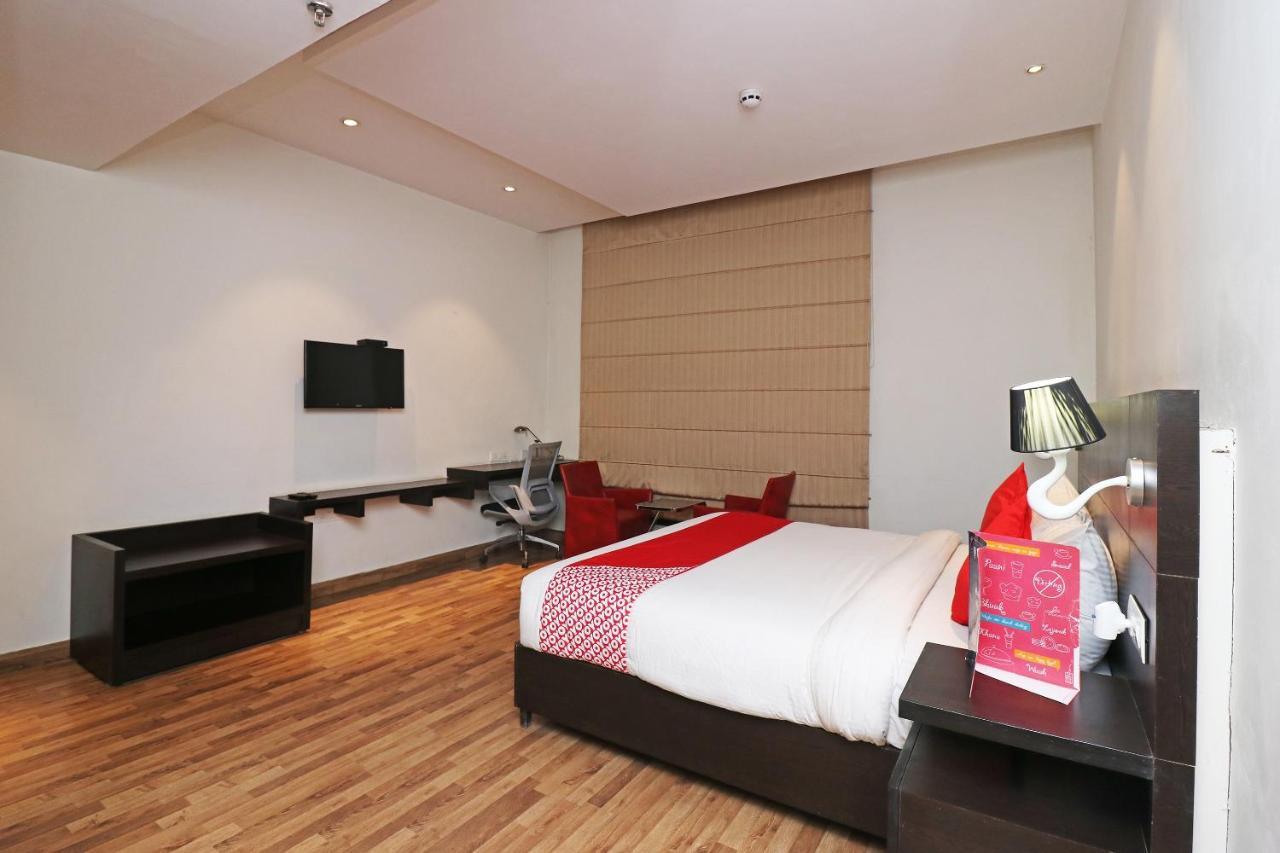 Capital O 19296 Joy Inn & Suites Bhiwadi Luaran gambar